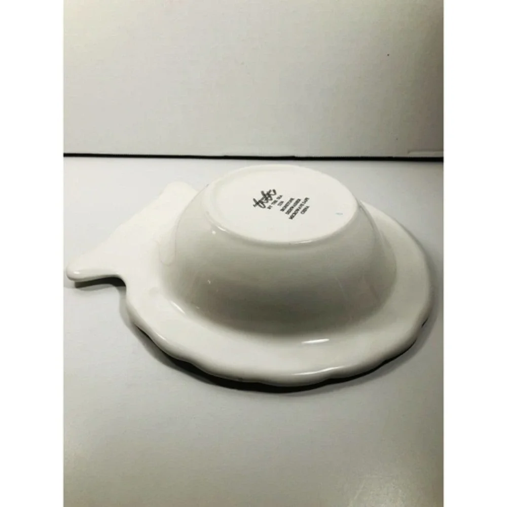 American Atelier At Home By the Sea 5256 Ironstone Divided Dish With Shells.